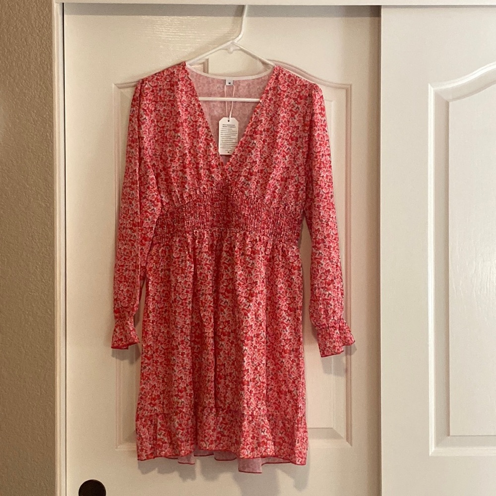 Feminine little dress with red flowers, ruffled sleeves, shirred waist. V neck M